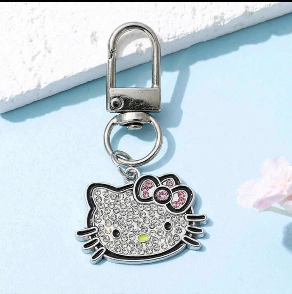 🆕️🐱 HELLO KITTY SMALL KEY CHAIN ORNAMENT 🐱